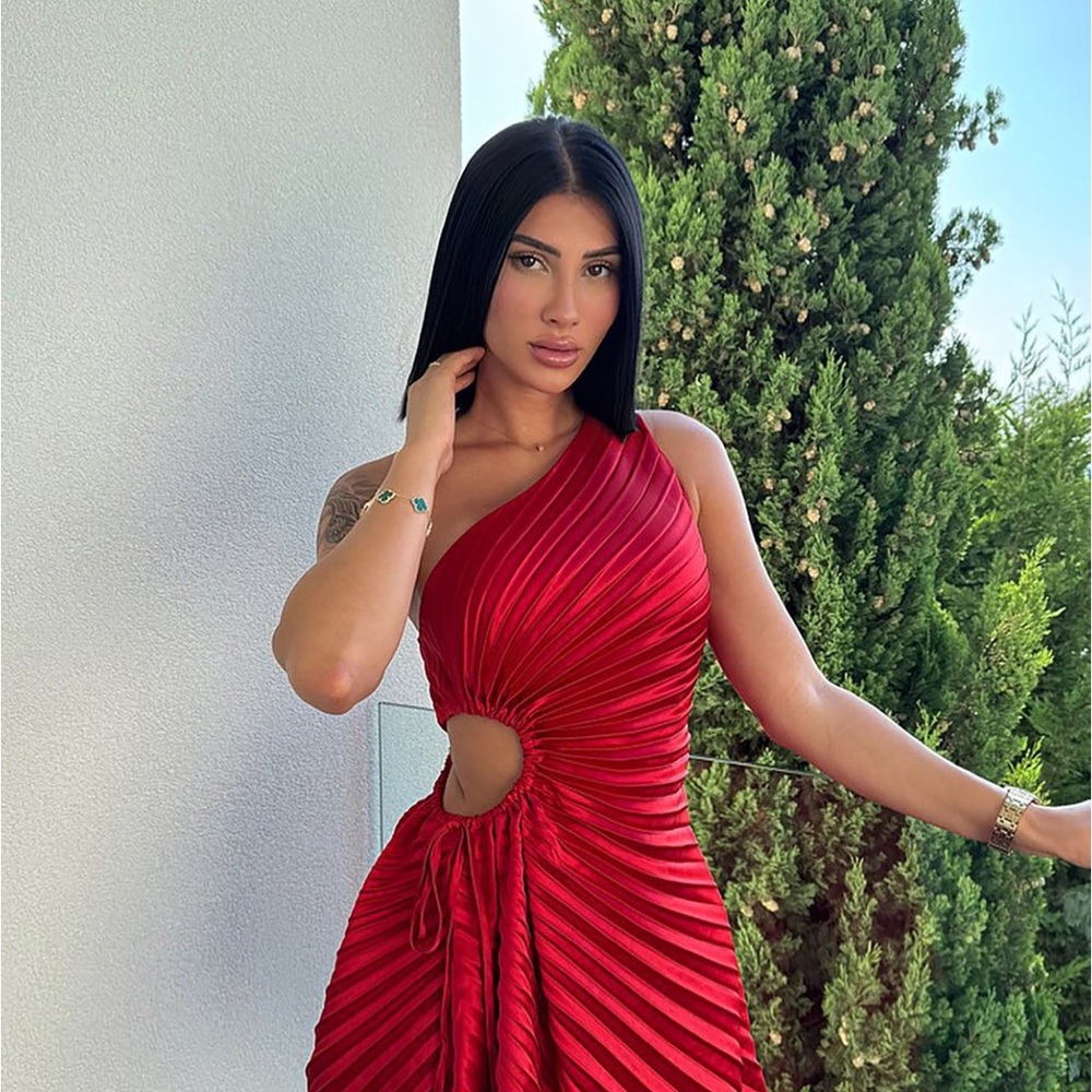 Elegant Red One-Shoulder Dress